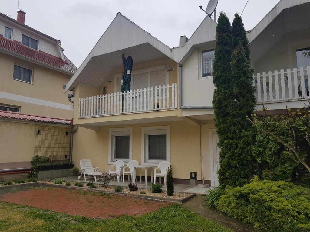 Centrum 2 Apartmanok Heviz Luaran gambar