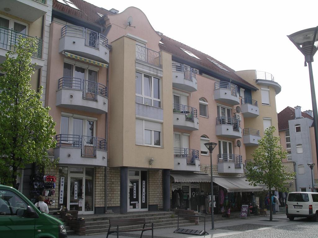 Centrum 2 Apartmanok Heviz Luaran gambar