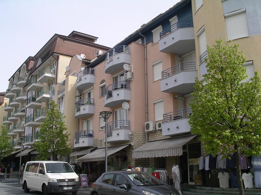Centrum 2 Apartmanok Heviz Luaran gambar